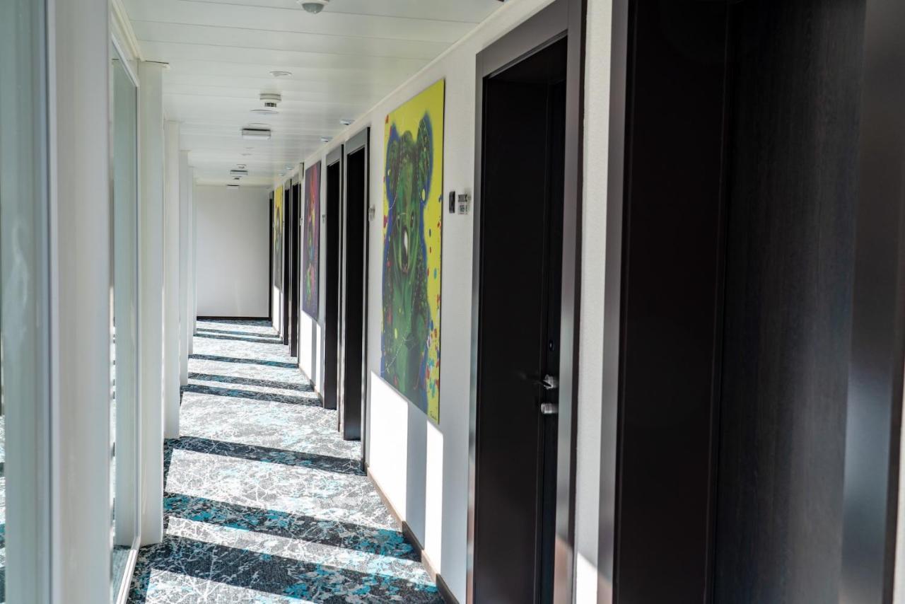 Nash Pratik Hotel Vernier Exterior photo