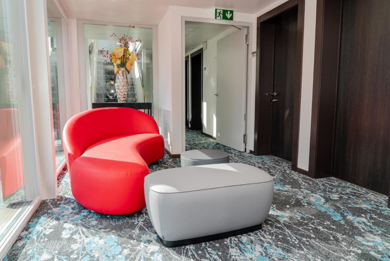 Nash Pratik Hotel Vernier Exterior photo
