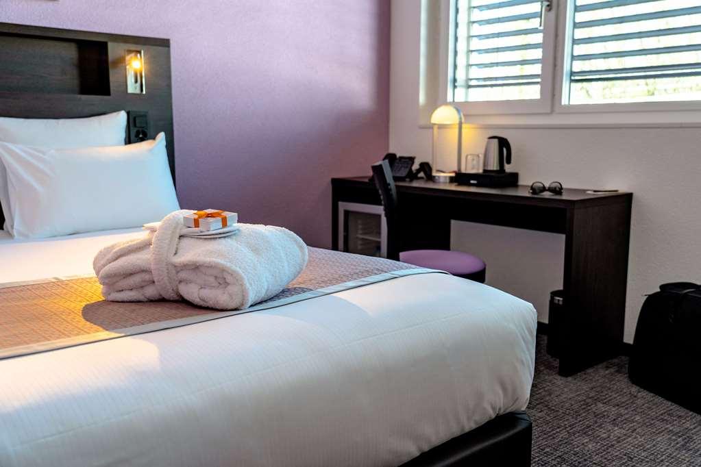 Nash Pratik Hotel Vernier Room photo