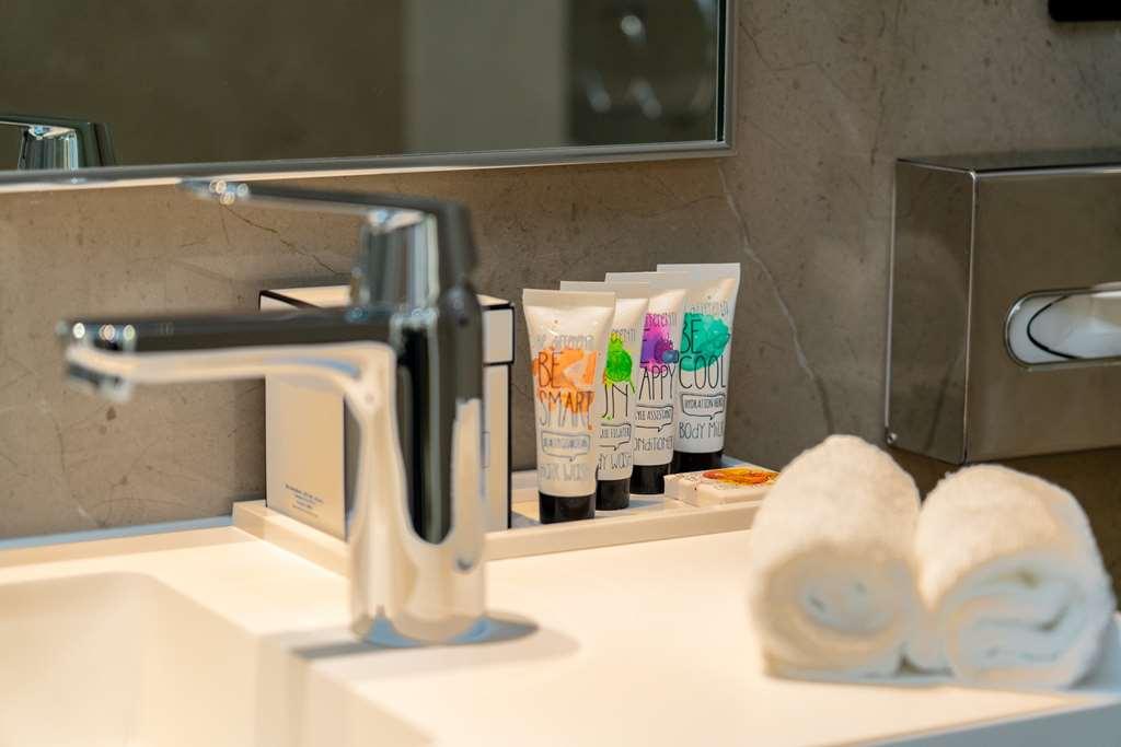 Nash Pratik Hotel Vernier Room photo