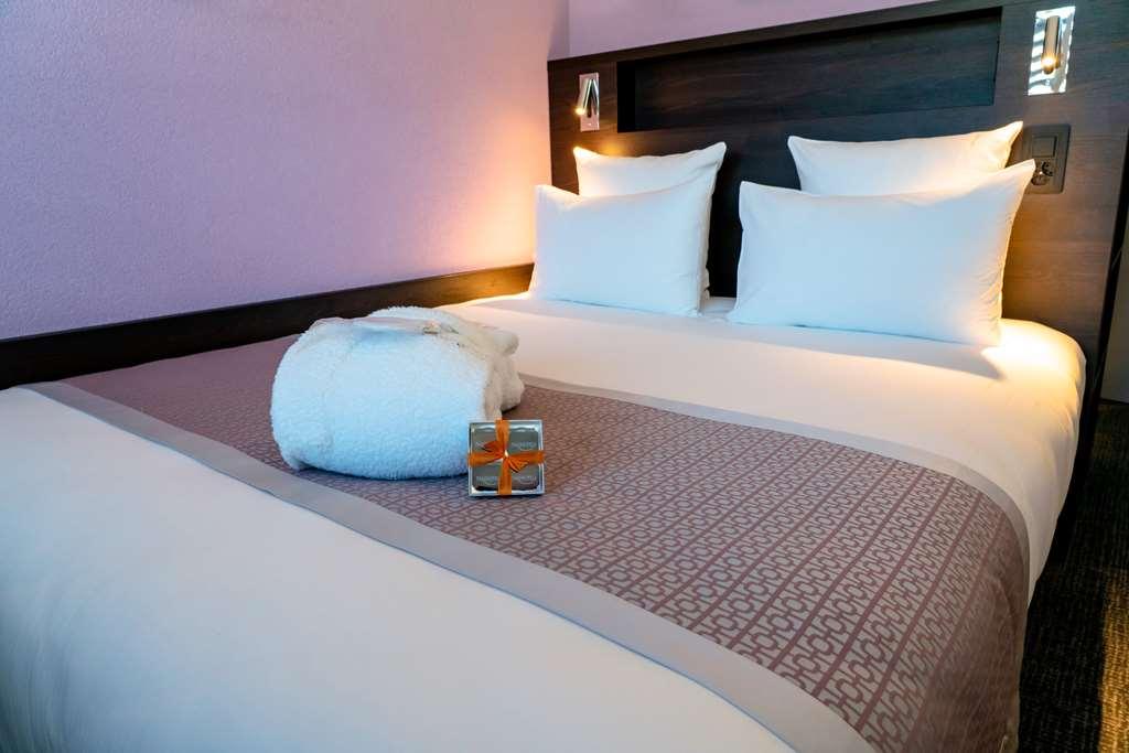 Nash Pratik Hotel Vernier Room photo