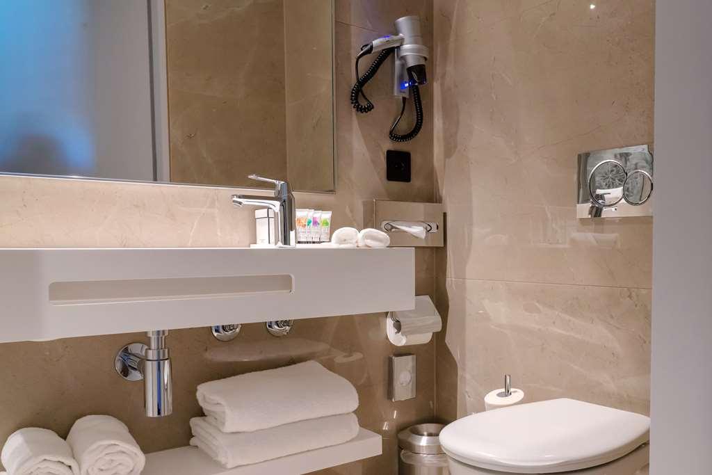 Nash Pratik Hotel Vernier Room photo