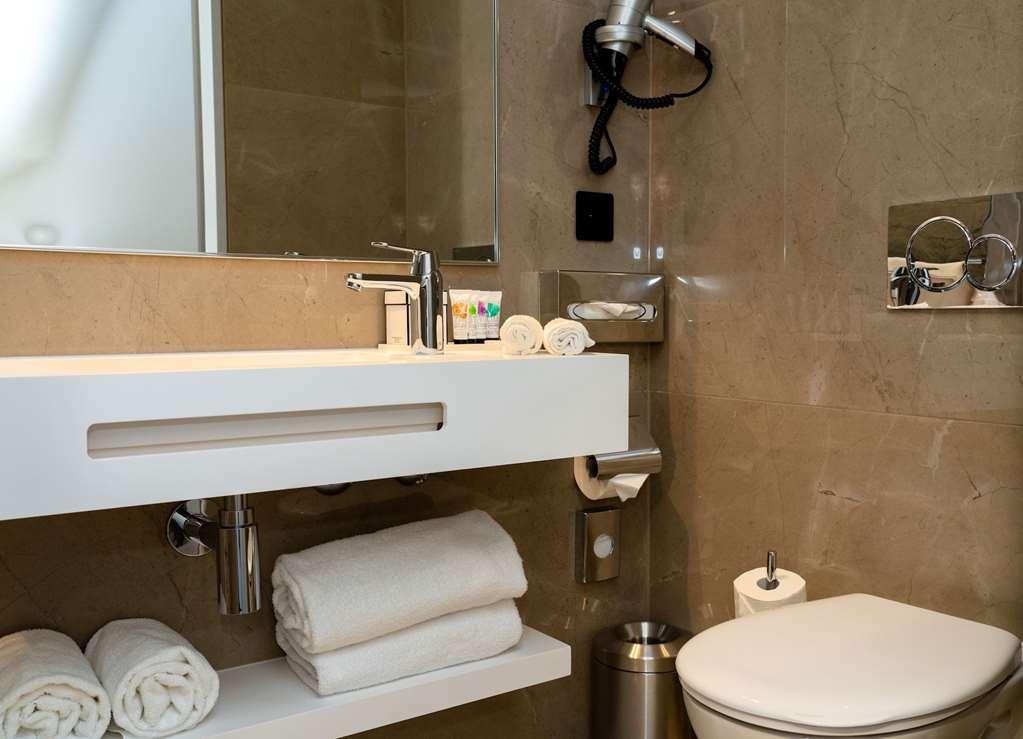 Nash Pratik Hotel Vernier Room photo